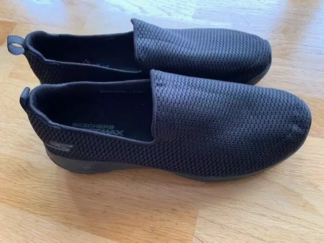 Skechers memory foam vs goga max hotsell