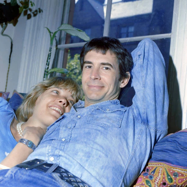 actor-anthony-perkins-photographer-berry-berenson-pose-for-port-old