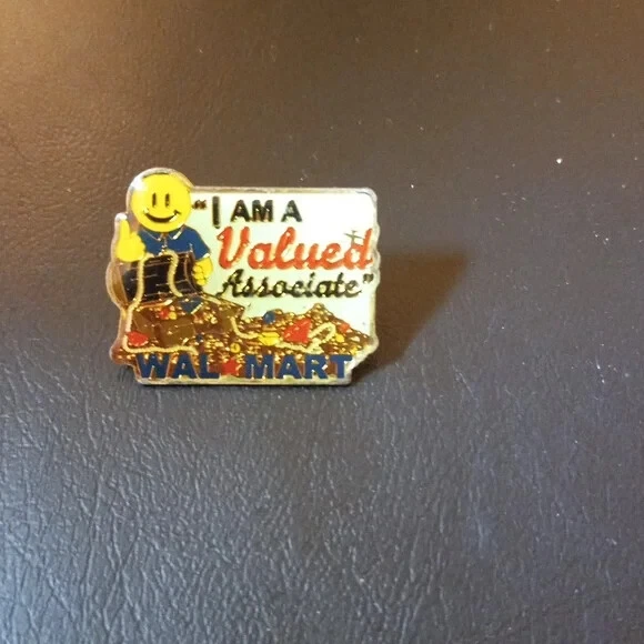 WALMART EMPLOYEE PIN Smiley w/ Treasure Chest I'm a Valued