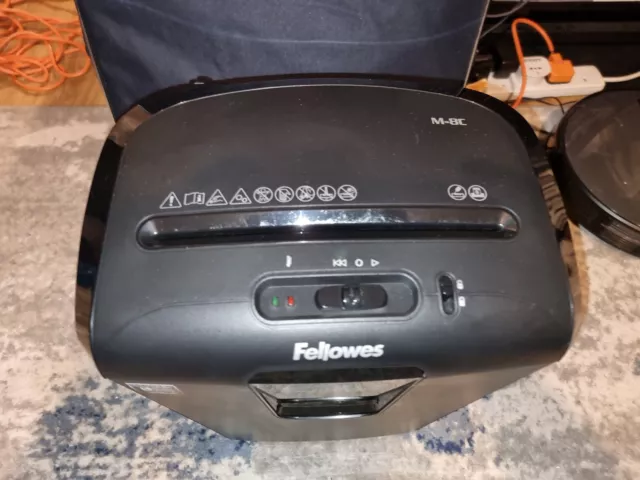 Fellowes Powershred M-8C Home and Office Paper Shredder 8 Sheet - Black