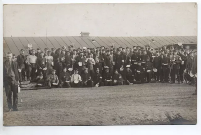 Thème VIE MILITAIRE & Guerre - CARTE PHOTO Non située - Soldats - cachet non lis
