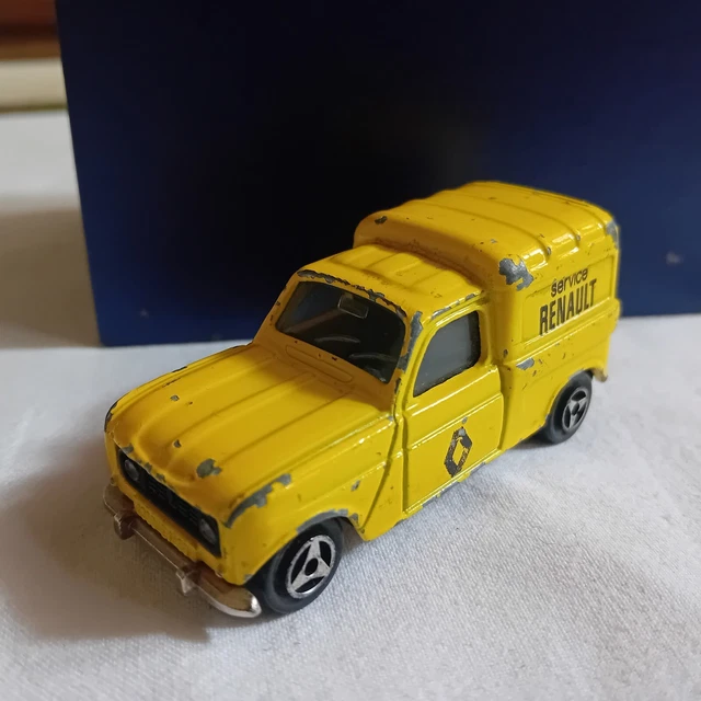 RENAULT 4L POMPIERS N°230 au 1/60 Majorette EUR 39,00 - FR
