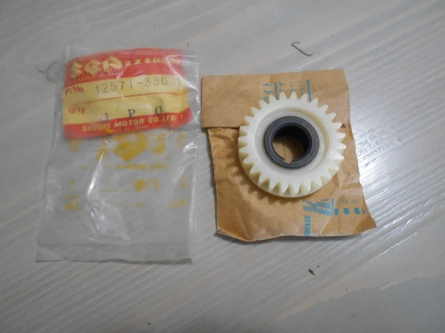 SUZUKI GT380 GEAR driven contact breaker genuine NEW 12571