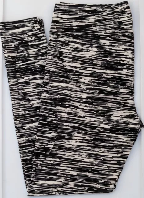TC LuLaRoe Tall & Curvy Leggings Gray White Black Print NWT Q94