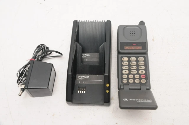 Motorola GTE Vintage Flip Cell Phone F09HLD8415BG USA  w/ Charger
