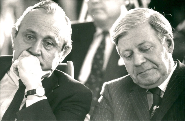 Federal Chancellor HELMUT SCHMIDT - Vintage Photograph 2415289