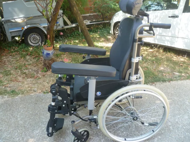 Fauteuil roulant de positionnement en très bon état 