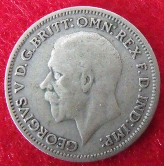 1933 GEORGE V SILVER SIXPENCE  ( 50% Silver )  British 6d Coin.   137