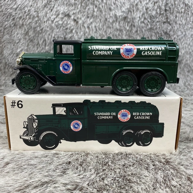 Standard Oil Co Red Crown Gas Die Cast Truck Bank 1930 Diamond "T" VTG 1992 NOS