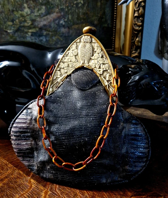 Art Nouveau. Borsetta In Pelle Di Lucertola E Chiusura In Celluloide "Civetta"
