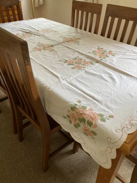 Large Tablecloth Embroidered Tablecloth And Napkins NEW stunning Vintage