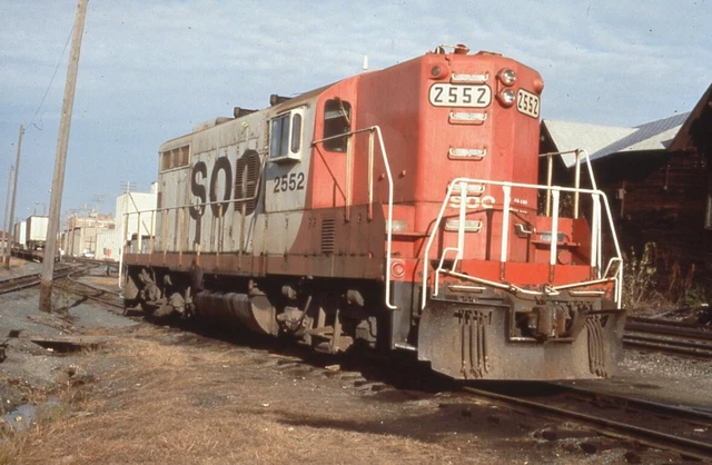 JJ: Duplicate Slides (24) Misc SOO LINE Locos/Trains/Scenes/Freight Cars