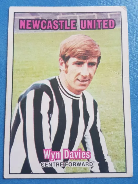 A & BC Football Card 1970. Wyn Davies Newcastle United Orange Back No. 154