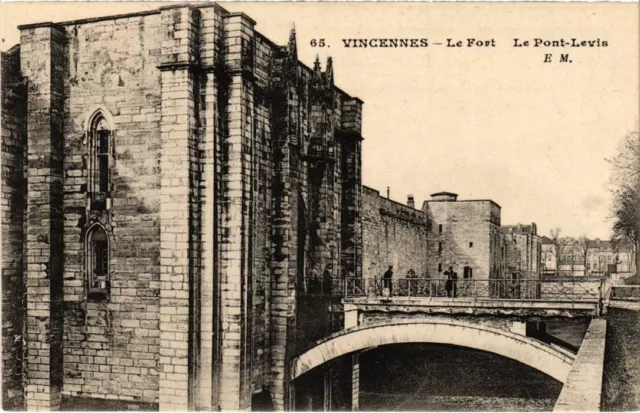 CPA Vincennes Le Fort Le Pont Levis (1347113)
