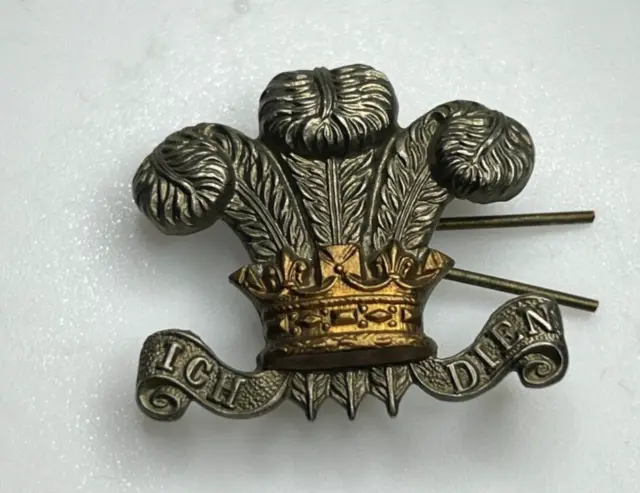 WW2 10th Royal Hussars Collar Badge Metal 37 x 33 mm