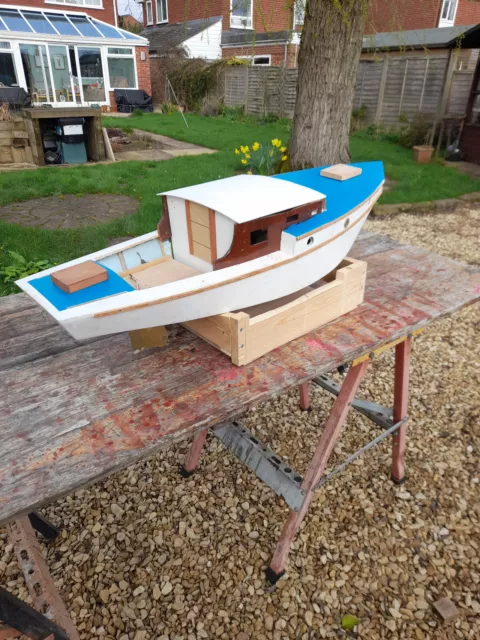 Model sailing yacht sailboat 4 radio control + rudder servo & new sail winch