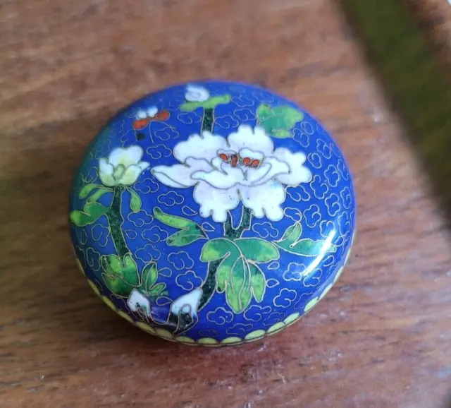 VINTAGE CLOISONNÉ ENAMEL MINIATURE TRINKET PILL BOX. FLORAL ROUND. 52mm DIAMETER