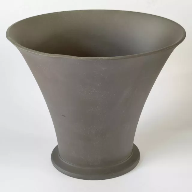 https://www.picclickimg.com/U0cAAOSwFrdkhvnj/Wedgwood-Jasperware-Black-Vase-Large-Trumpet.webp