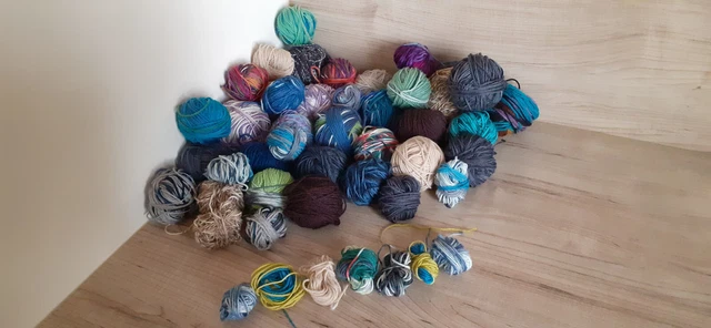 420 g -  Sockenwolle-Reste - 4fach - s. Fotos - die kleinen Reste nicht mitgewog