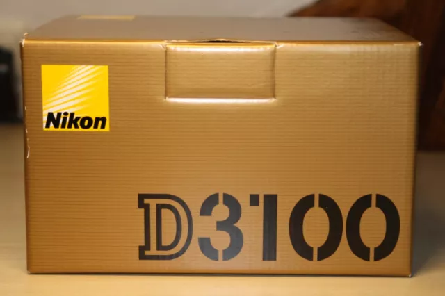 Nikon D3100 mit Zubehörpaket in OVP