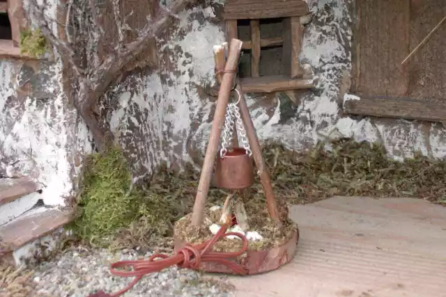 Krippenzubehör - Lagerfeuer mit Kupferkessel elektr. mit Stecker 10 cm