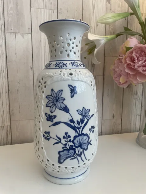 Große blau weiß japanische Keramik vernetzte Vase - Schmetterlinge Blumen