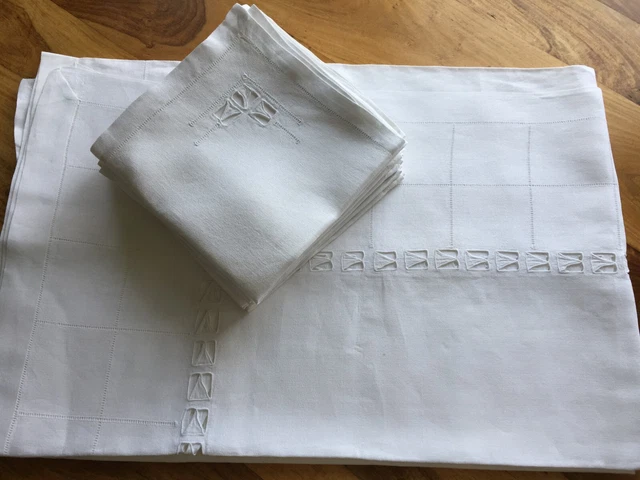 beau service de table ancien /brodé main/12 serviettes / nappe : 260 X 172 cm