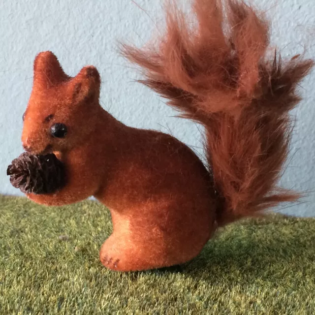 Eichhörnchen Wagner Künstlerschutz beflockt Fritz Wagner flocked animal squirrel