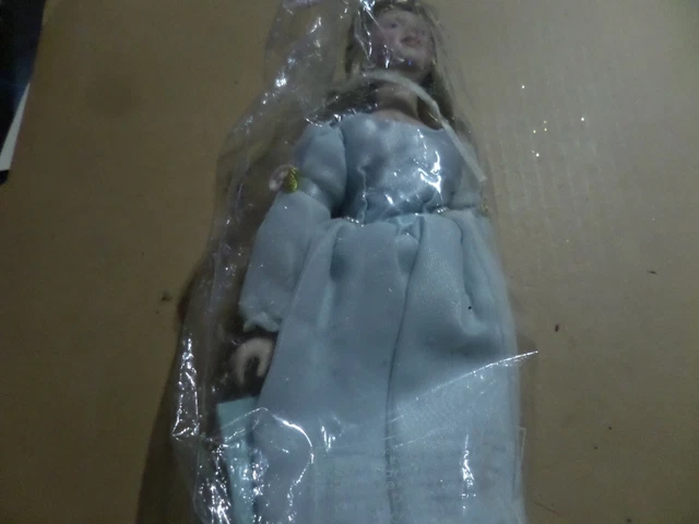 Avon Vintage Fairy Tale Doll Collection Cinderella Porcelain doll with stand 2
