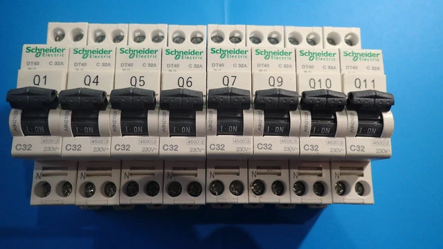 Disjoncteur Legrand 10A (C10) Sans Vis - Référence 406782 - Occasion En état Fonctionnel