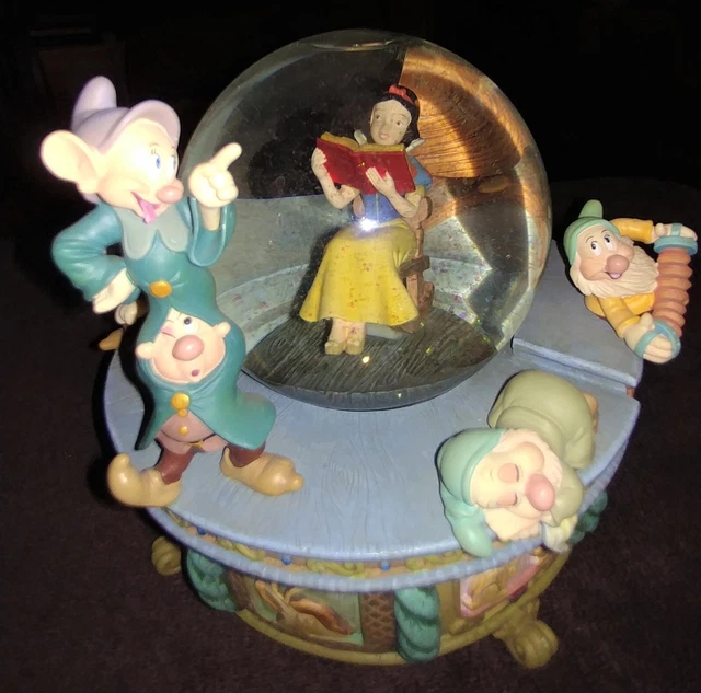 DISNEY SNOW WHITE Seven Dwarfs Music Box Snow Globe Rocking Chair