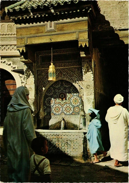 CPM AK Fez- Fontaine Nejarine MAROC (880375)