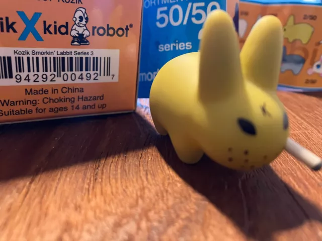 Frank Kozik Smorkin Labbit Series 3 vinyltoy Kidrobot 45 mm yellow 2/50