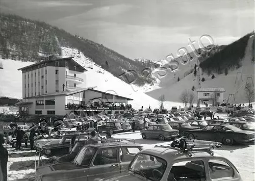 Cartolina di Brentonico, automobili e hotel - Trento