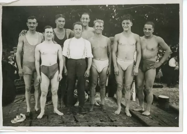 Traversée de Paris à la nage, club des nageurs de Paris, équipe gagnante Vintage