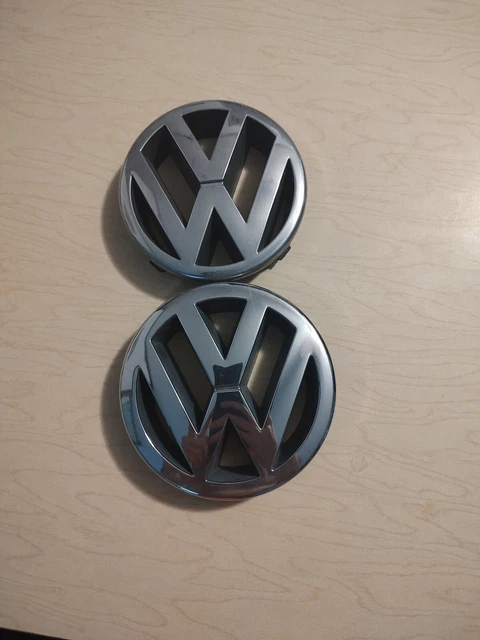 1999-2005 Volkswagen VW Jetta Rabbit Front Grill Emblem 1J5 853 601A OEM 99-05