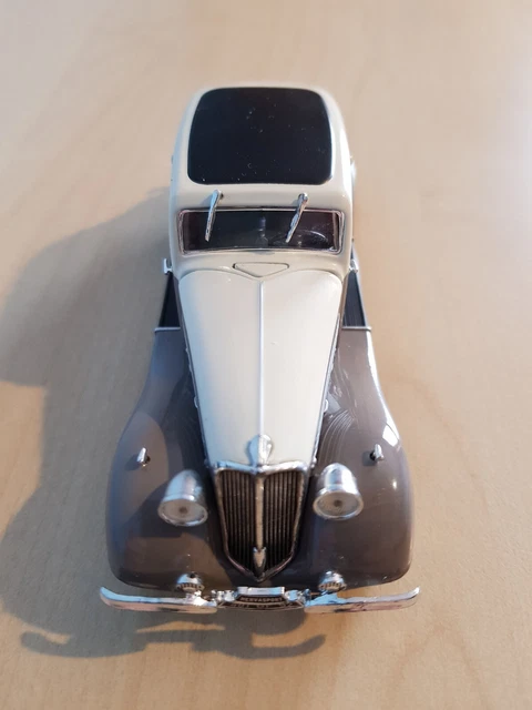 1/43. Renault Nervasport Type ZC 4. Universal Hobbies. 1934. TBE.