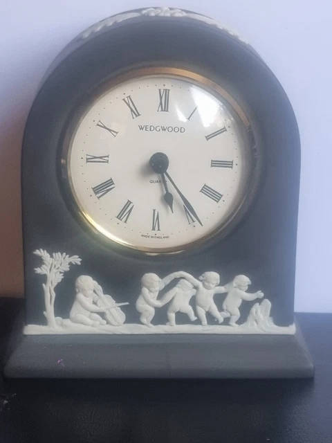 Black Wedgwood Quortz Mantal Click