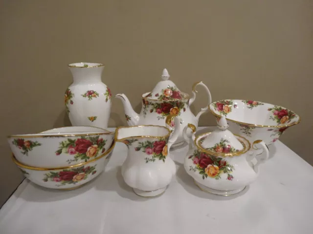 Royal Albert Old Country Roses Set of 7. Pre- Owned Not Used. VTG 1962.
