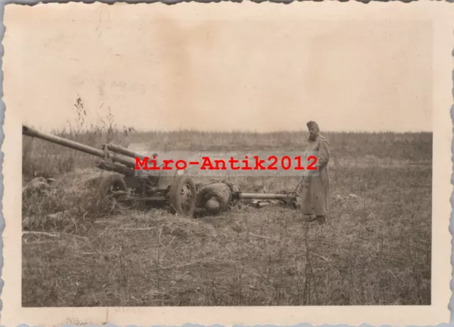 Foto, Wk2, zerstörte russische Geschütz Stellung (N)50953 Foto, Wk2, zerstörte russische Geschütz Stellung (N)50953