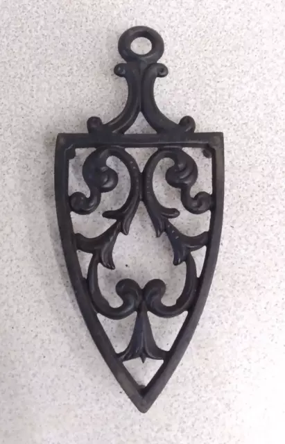 Vintage Wilton Black Cast Iron 3 Footed Trivet Kitchen Wall Art Floral 8"x3-3/4"