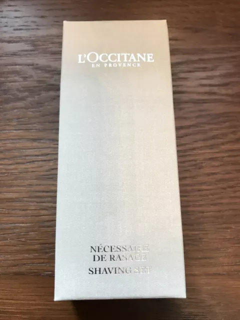Kit de afeitado de viaje L'Occitane que incluye afeitadora Gillette y crema de afeitar 10 ml