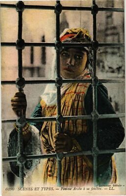 CPA ak Algeria-scenes and types-Arab woman in her window (236950)