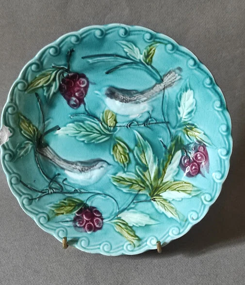 Assiette Ancienne En Barbotine - Décor Noisetier - Fabriquée En France