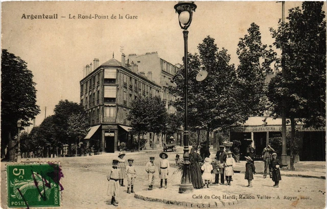 CPA ARGENTEUIL - Le Rond-Point de la Gare (380563)