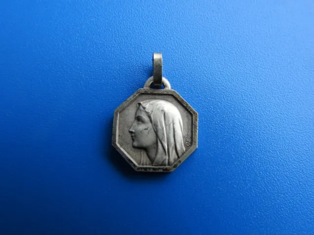 #10529#Jolie Médaille religieuse ancienne "Notre Dame de Lourdes"