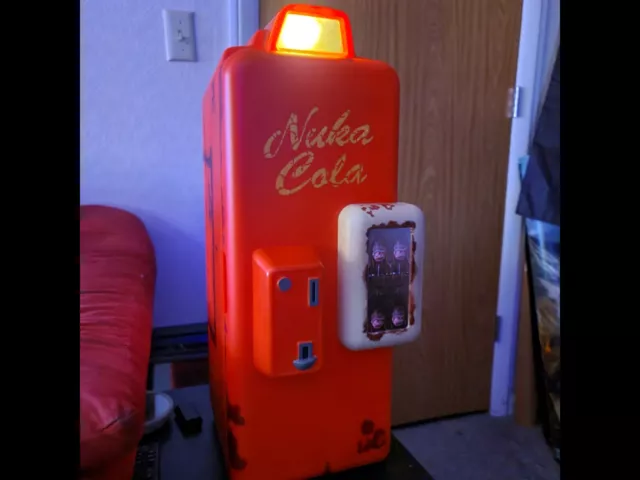 Fallout 4 Nuka Cola Mini Fridge ThinkGeek Hard to find! *read description*