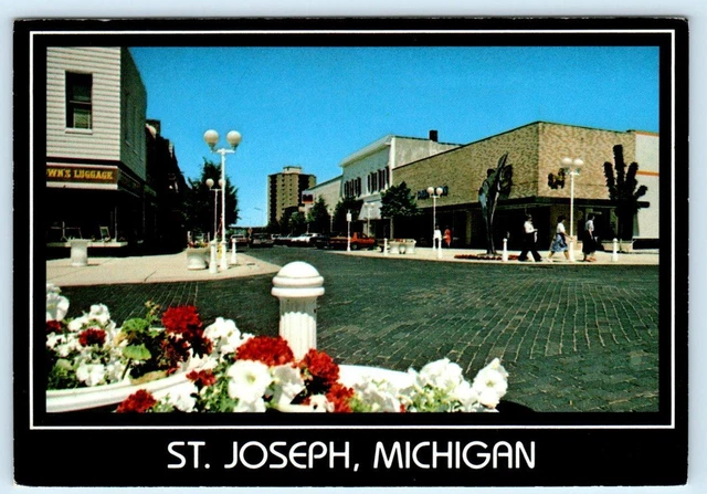 ST. JOSEPH, Michigan MI ~ STREET SCENE Berrien County 4"x6" Postcard