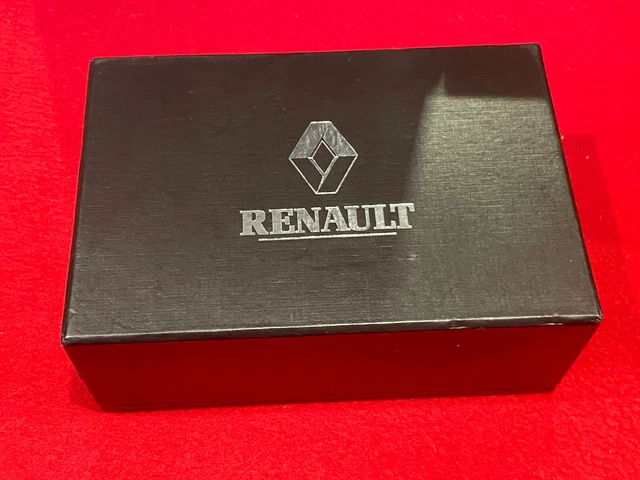 Coffret Renault Clio II RS Cromata Chromée 1/43 Universal Hobbies