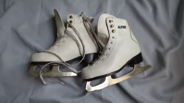 Ladies Girls Ice Figure Skates size 34EUR 2UK 4US Alpine brand Lovely condition 2